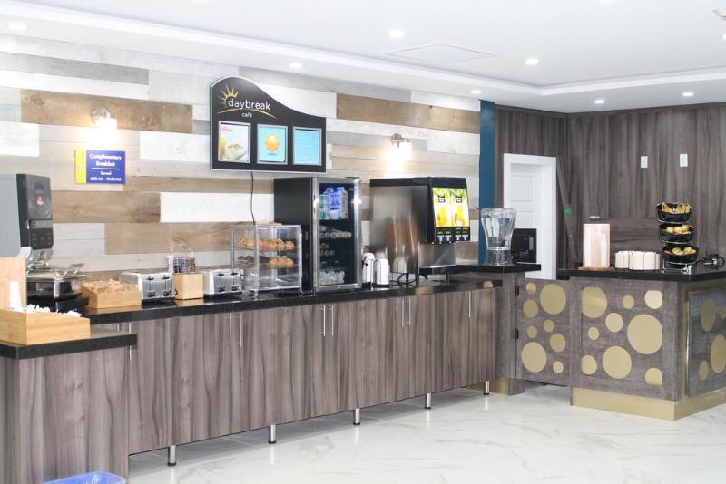 Days Inn By Wyndham Сейнт Джон Екстериор снимка
